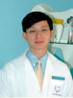 Dr.Kiatanant Boonsiriseth : Oral Surgeon